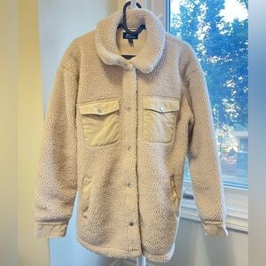 Sherpa/teddy jacket in cream/natural colour, slightly oversized, size small